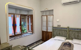 اتاق دو تخته ( بدون مستر) اقامتگاه سنتی عمارت جمشیدیه شیراز