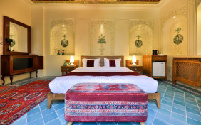 اتاق دوتخته دبل سه دری vip هتل بوتیک سنتی عمارت فرهادی شیراز