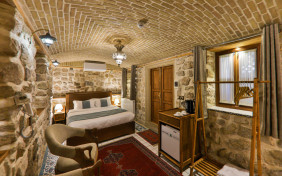 اتاق دوتخته دبل وصال هتل بوتیک سنتی عمارت فرهادی شیراز