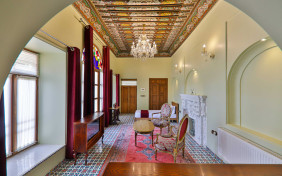 اتاق سه تخته مرجوک رویال vip هتل بوتیک سنتی عمارت فرهادی شیراز