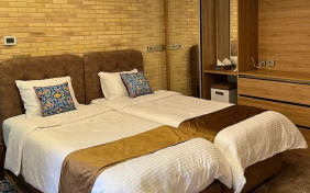 اتاق دو تخته توئین vip بابونه هتل بوتیک ماه گیسو شیراز