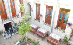 اقامتگاه سنتی ملک تاج شیراز