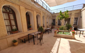 اقامتگاه سنتی صوفی راز شیراز