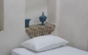 اتاق یک تخته طبقه همکف هتل سنتی سرابی شوشتر