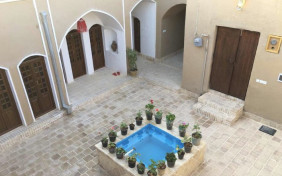 اقامتگاه بومگردی رویای کویر سرخه