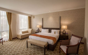 اتاق دو تخته رویال فمیلی بالکن دار EF (طبقات 15 تا 20) هتل اسپیناس پالاس تهران