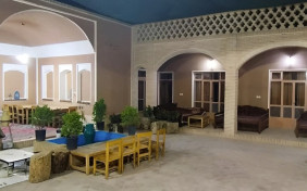 اقامتگاه بومگردی عمارت شاباز ورزنه