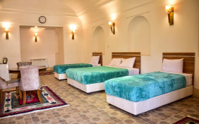 اتاق چهار تخته هتل بوتیک دربار یزد