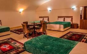 اتاق پنج تخته هتل بوتیک دربار یزد