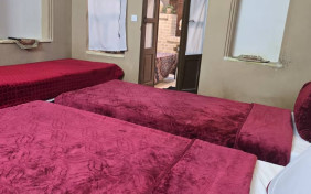 اتاق سه تخته اقامتگاه بومگردی چهار قنات یزد