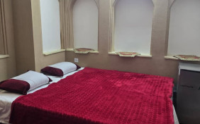 اتاق چهار تخته ( سرویس بهداشتی مشترک ) اقامتگاه بومگردی چهار قنات یزد
