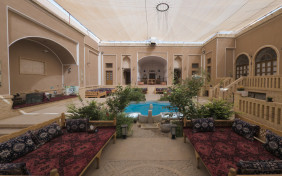 اقامتگاه بومگردی خانه حقیقت یزد