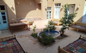 اقامتگاه بومگردی مامس یزد