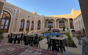 اقامتگاه بومگردی نیلوفر آبی یزد