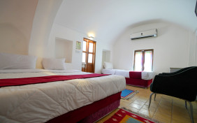 اتاق سه تخته هتل سنتی کوروش یزد