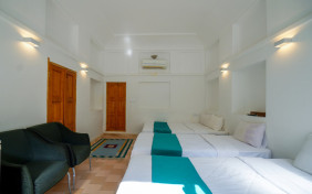 اتاق  چهار  تخته هتل سنتی کوروش یزد