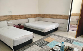 سوئیت یکخوابه چهارتخته مهمانسرا جهانگردی زاهدان