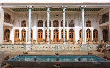 تور اقامتگاه سنتی خانه کشیش اصفهان