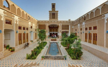 تور هتل بوتیک سنتی عمارت مالمیر یزد