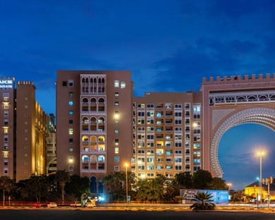 Dubai-OaksIbnBattuta-2.jpg