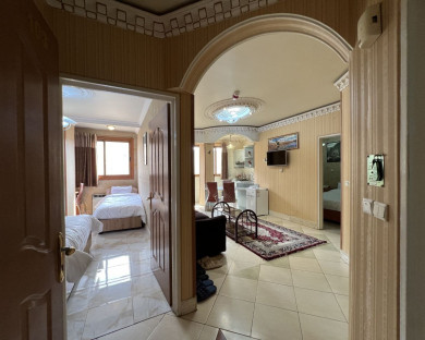 Esfahan-Qasr-12.jpg