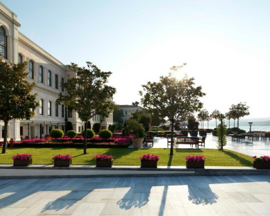 Istanbul-FourSeasonBosphorus-3.jpg