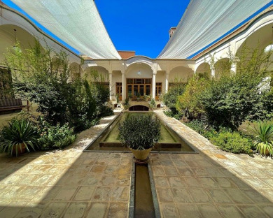 Kashan-DarbeBagh-07.jpg
