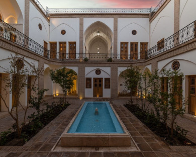 Kashan-SarayeErfani-4.jpg