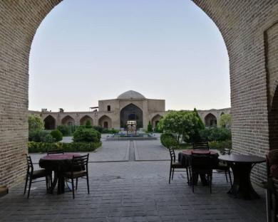 Kermanshah-LalehBiston-14.jpg