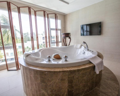Phuket-CrownePlazaPanwaBeach-29.jpg
