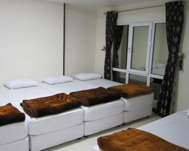 Qhom-Alibaba-01.jpg