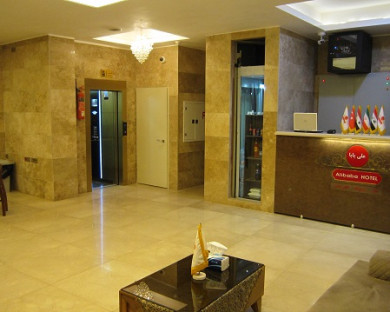Qhom-Alibaba-05.jpg