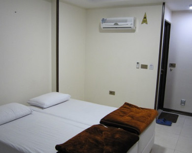 Qhom-Alibaba-10.jpg