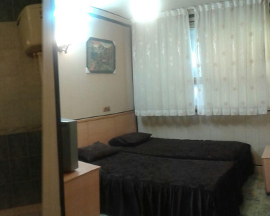 Qhom-Zarrin-09.jpg