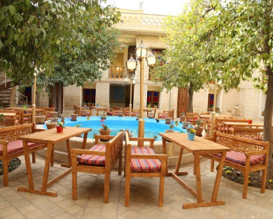 اقامتگاه سنتی پنج دری شیراز 2