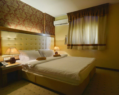 Shiraz-Shayan-03.jpg