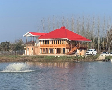 Sowmeehsara-Baghetooba-05.jpg