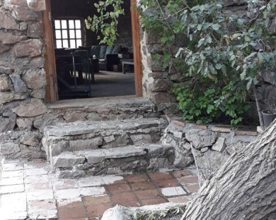 اقامتگاه بومگردی ارگ سنگی سنگان تهران 9