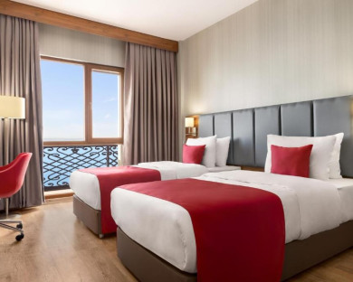 هتل رامادا (Ramada) وان 8