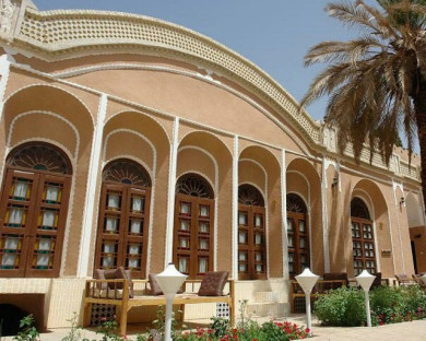 Yazd-SonnatiAdibOlMamalek-23.jpg