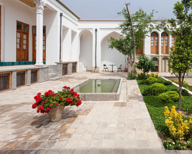 اقامتگاه سنتی درختی اصفهان