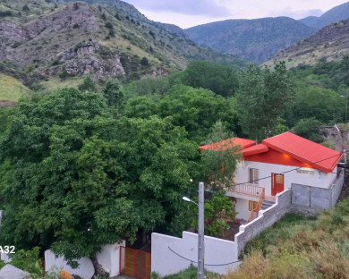 اقامتگاه بومگردی گلوسنگ کلیبر