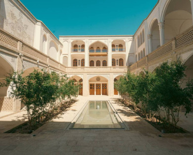 اقامتگاه سنتی خانه لاجوردی کاشان