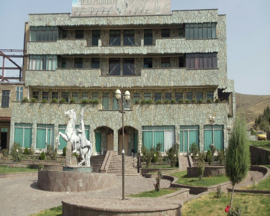 malayer-Karimkhan_zand-01.jpg