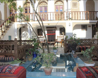 اقامتگاه سنتی سرای ایل سنگسر مهدی شهر