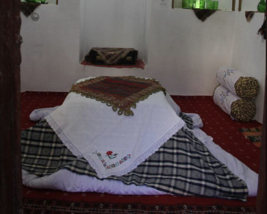 اقامتگاه سنتی سرای ایل سنگسر مهدی شهر 8