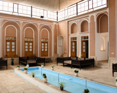 هتل سنتی گلشن میبد