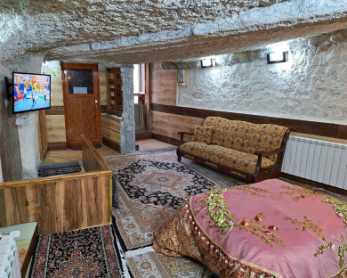 اقامتگاه بومگردی عمارت سنگی اسکو 2
