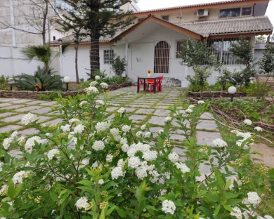 خانه مسافر همتی(شمعدونی) رامسر