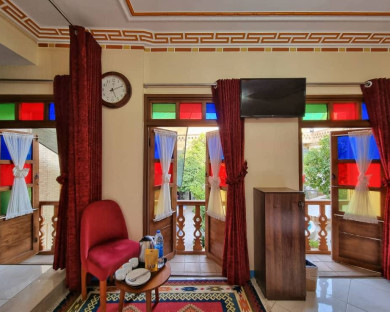 اقامتگاه سنتی پنج دری شیراز 23
